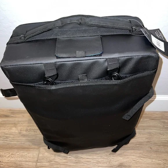 ๐ฅ RVCA ZAK NOYLE CAMERA DUFFLE BAG ๐ฅ - Picture 12 of 14